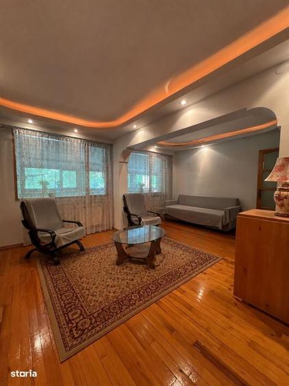 Apartament cu 4 camere decomandat în Micro 20