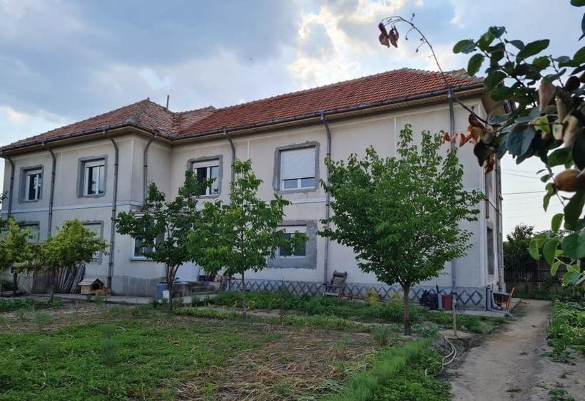 Casă individuală cu 12 camere cu Canalizare în Brestei