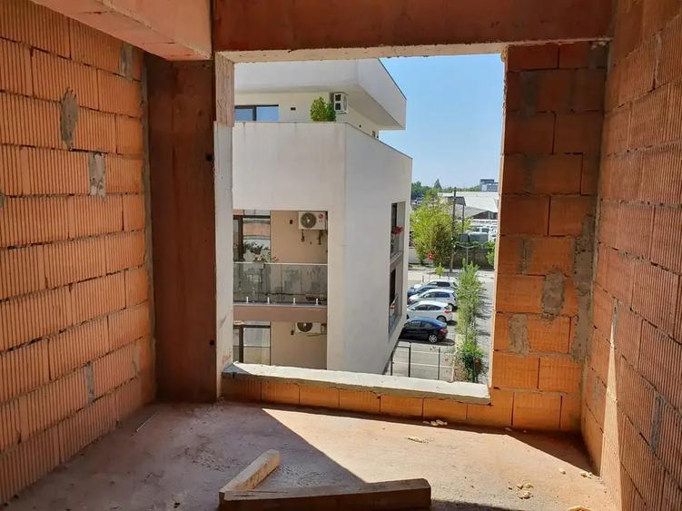 Apartament cu 4 camere decomandat în Theodor Pallady