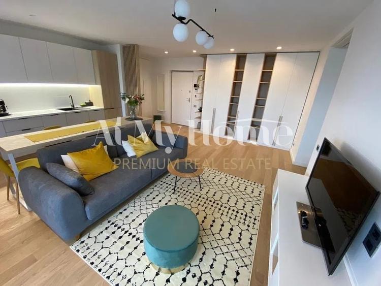 Apartament cu 3 camere decomandat, mobilat în Barbu Văcărescu
