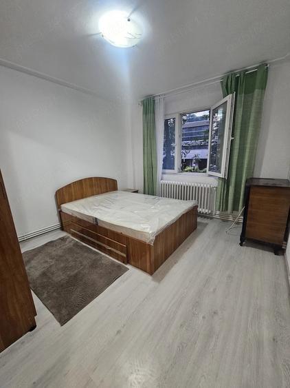 Apartament cu 2 camere semidecomandat în Podul de Piatră