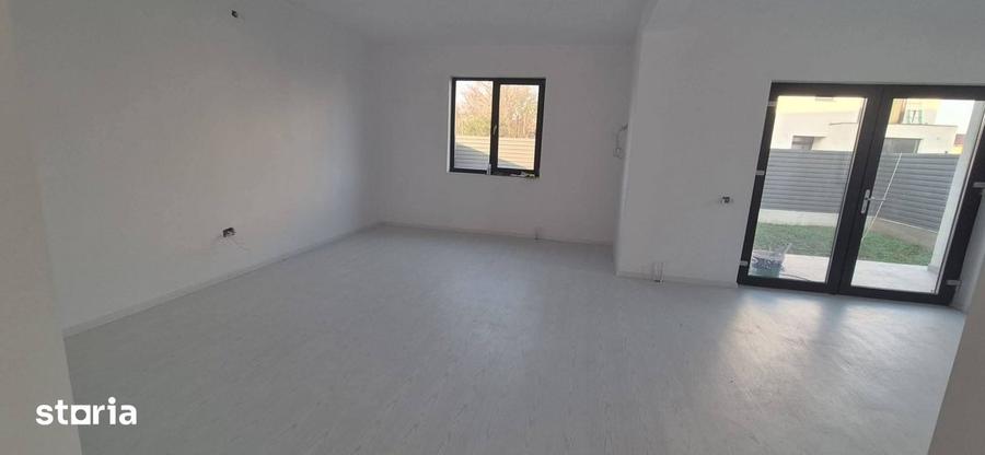 Casă cu 5 camere cu Teren 519 Mp în Km 5