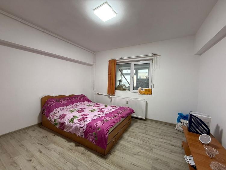 Apartament cu 3 camere decomandat în Calea Călărașilor