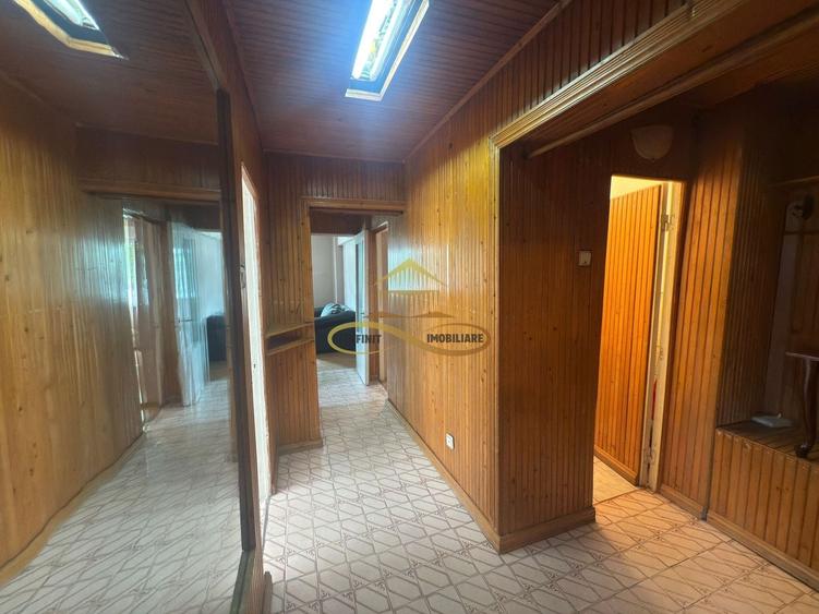 Apartament cu 3 camere decomandat în Ștefan cel Mare