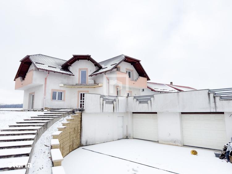 Casă cu 8 camere cu Teren 2650 Mp în Ițcani