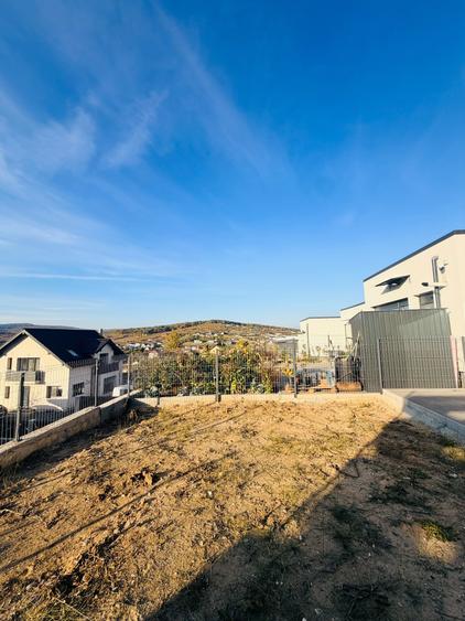 Duplex cu 3 camere cu Canalizare în Est