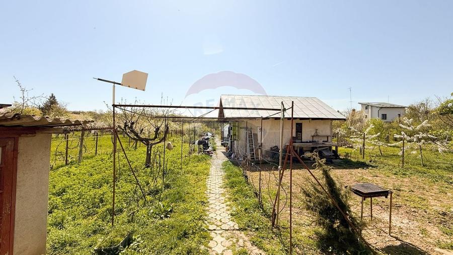 Casă cu 7 camere cu Teren 1592 Mp în Bălteni