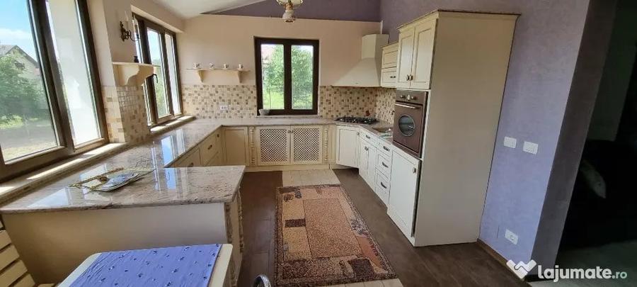 Casă cu 5 camere cu Teren 2040 Mp în Central