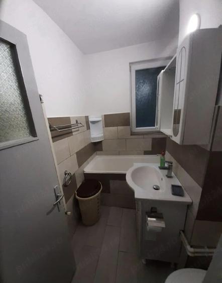 Apartament cu 3 camere decomandat în Cornișa