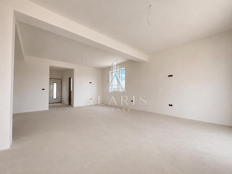 Duplex cu 5 camere cu Canalizare în Moșnița Nouă