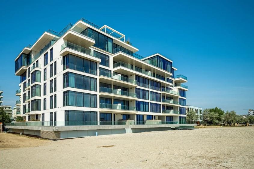 Apartament cu 3 camere semidecomandat, mobilat în Central