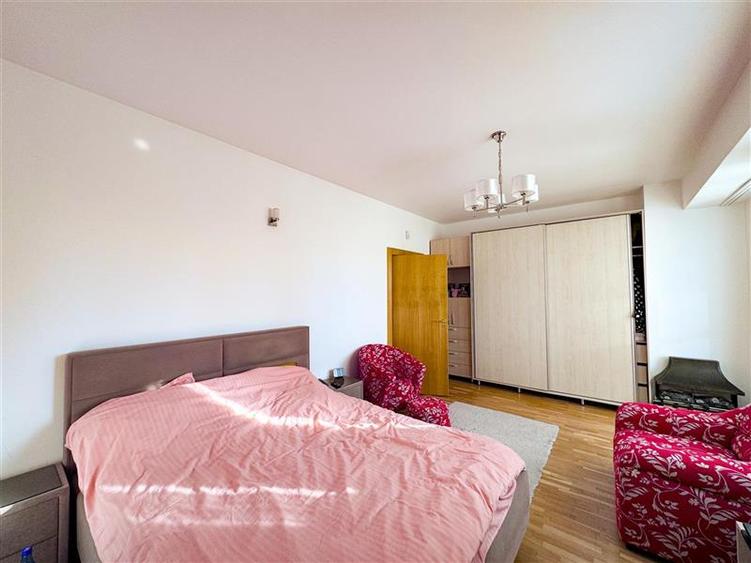 Apartament cu 4 camere semidecomandat, mobilat în Floreasca