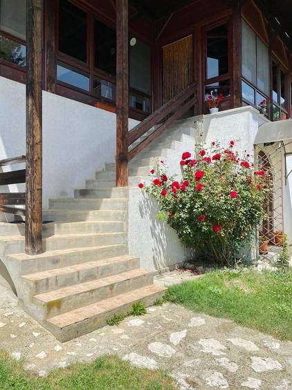 Casă cu 5 camere cu Teren 500 Mp în Central