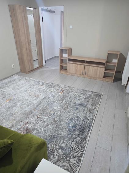 Garsonieră decomandată în Central