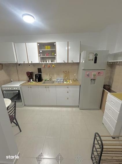Apartament cu 3 camere decomandat în Tei