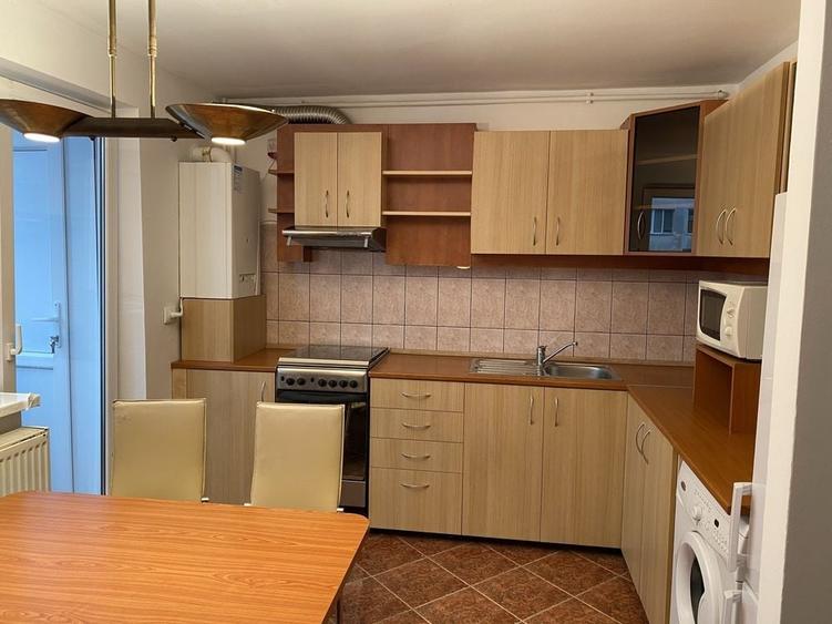 Apartament cu 3 camere semidecomandat în Grigorescu