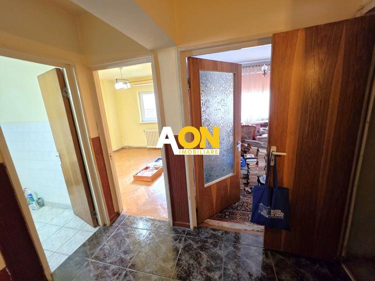 Apartament cu 4 camere decomandat în Cetate
