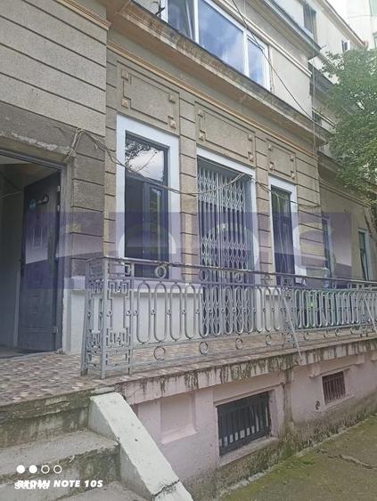Apartament cu 4 camere semidecomandat în Cișmigiu