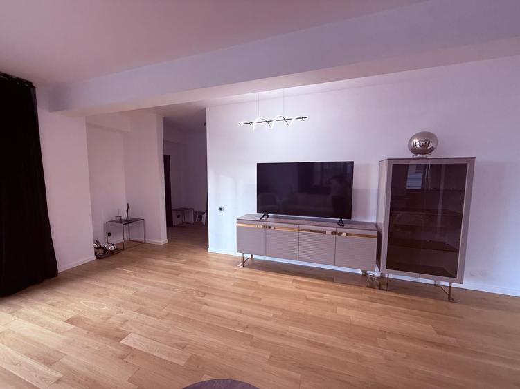 Apartament cu 3 camere decomandat, mobilat în Herăstrău