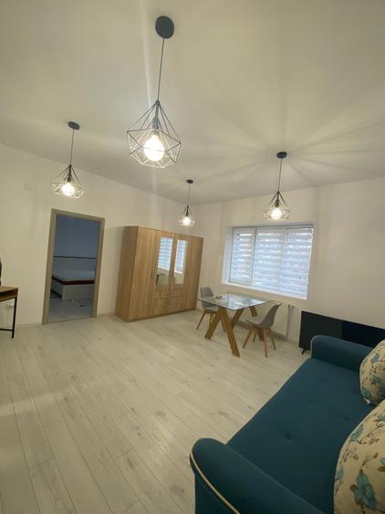 Apartament cu 2 camere decomandat, mobilat în Central
