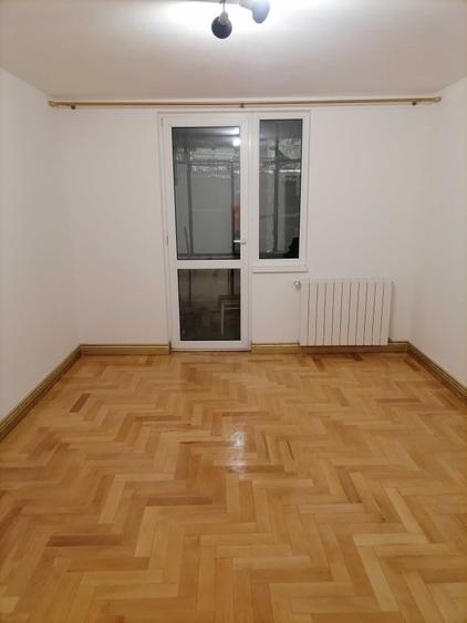Apartament cu 3 camere decomandat în Calea Romanului