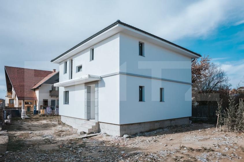 Casă individuală cu 4 camere cu Canalizare în Calea Moldovei