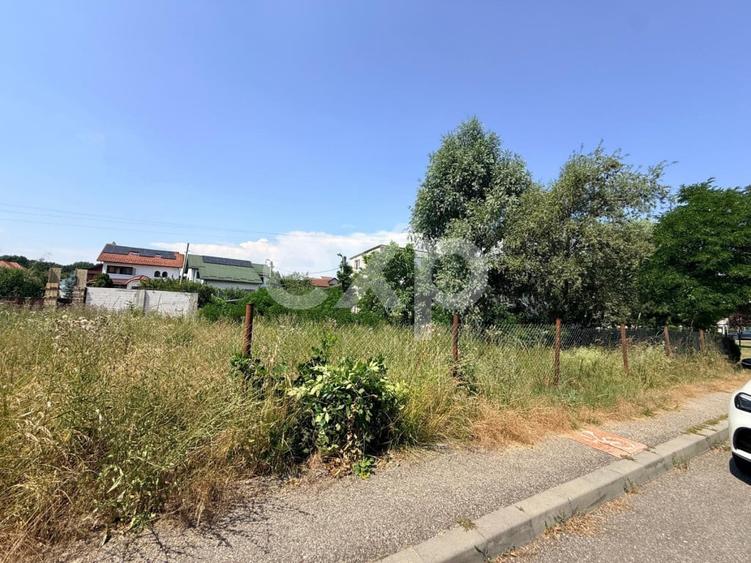 Teren de 820 mp, în Trivale