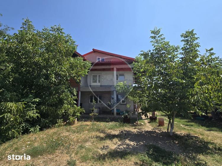 Casă cu 6 camere cu Teren 2600 Mp în Grădinari