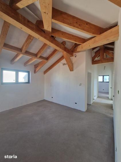 Apartament cu 5 camere în Aviatorilor