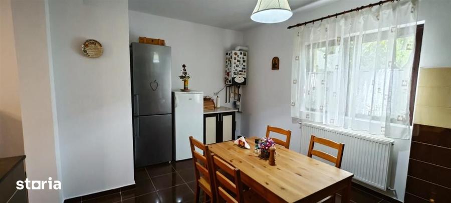 Apartament cu 5 camere în Ciurea