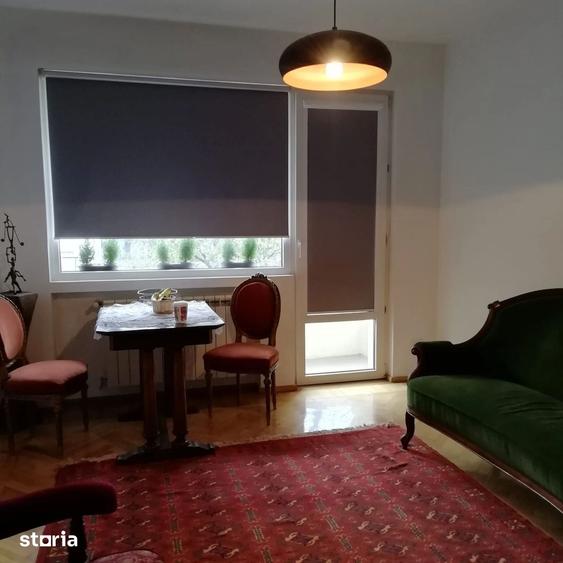 Apartament cu 3 camere semidecomandat în Centrul Civic