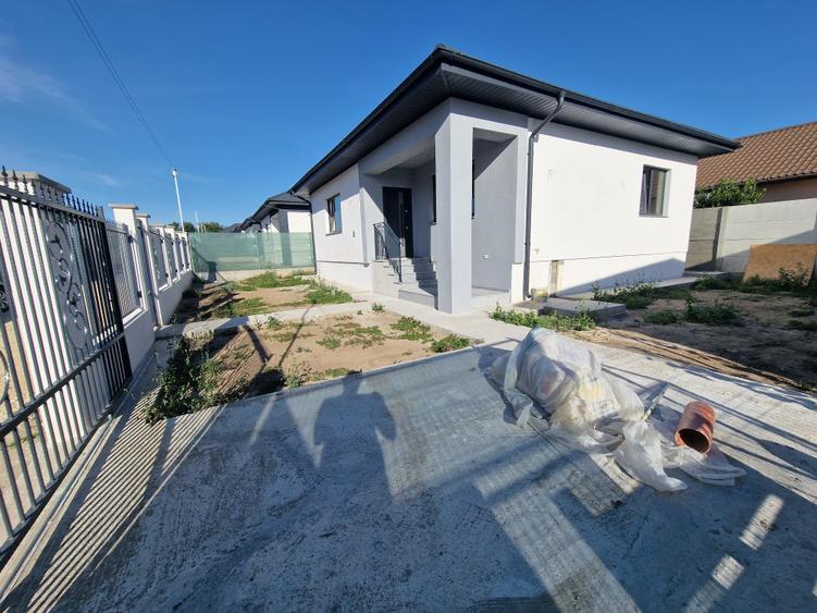 Casă individuală cu 3 camere cu Teren 268 Mp în Lumina