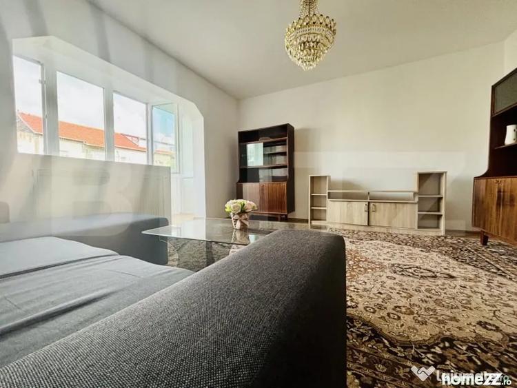 Apartament cu 4 camere decomandat în Girocului
