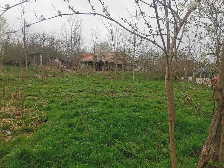 Teren de 1820 mp, în Ghirbom