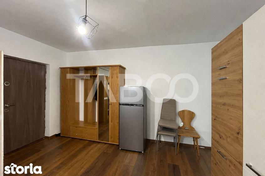 Apartament cu 3 camere semidecomandat, mobilat în Șelimbăr