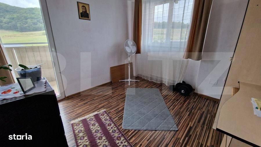 Apartament cu 4 camere semidecomandat în Florești