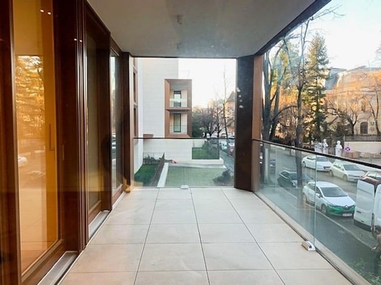 Apartament cu 5 camere decomandat, mobilat în Dorobanți