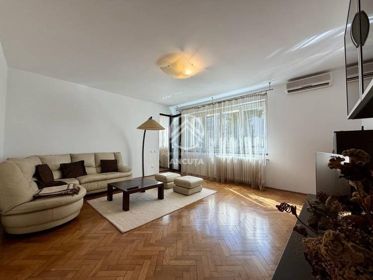 Apartament cu 3 camere în Plopilor