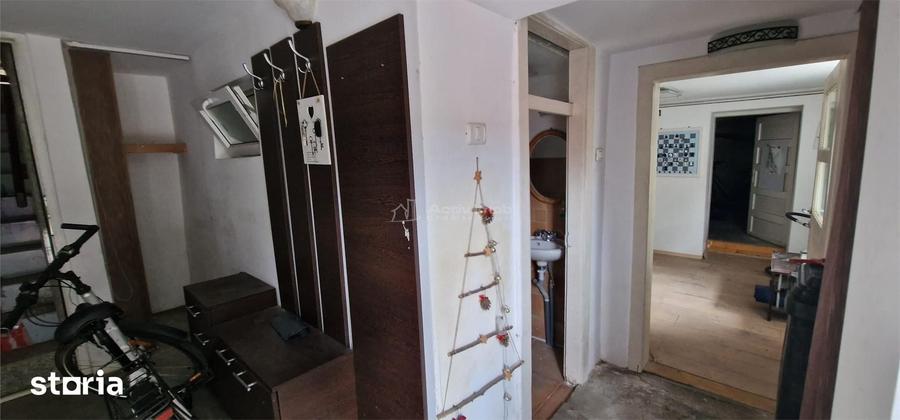 Casă cu 10 camere cu Teren 32.18 Mp în Muncitoresc