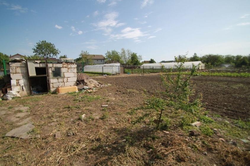 Teren Construcții intravilan de 492 mp, în Lazu