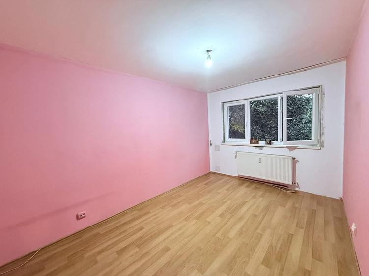 Apartament cu 3 camere semidecomandat în Gorjului