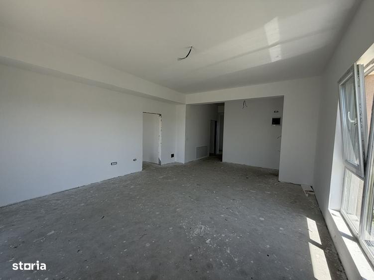 Casă cu 4 camere în Domnești