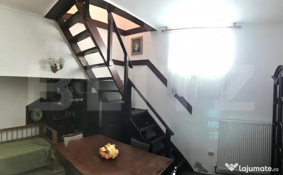 Apartament cu 4 camere semidecomandat în Cetate