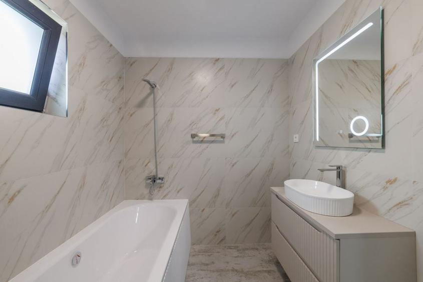 Casă individuală cu 4 camere cu Canalizare în Argeșelu