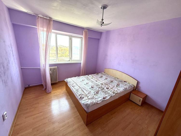 Apartament cu 2 camere decomandat în Casa de Cultură