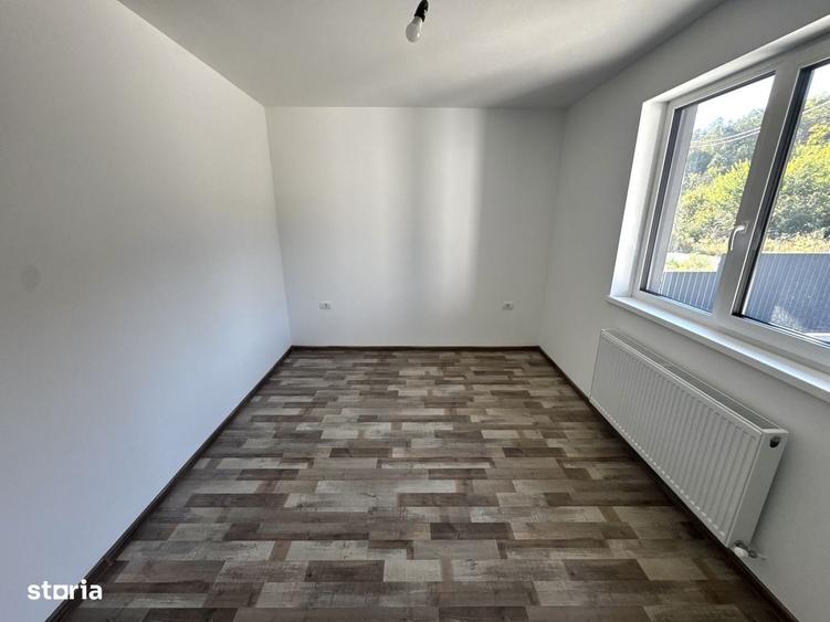Casă cu 4 camere cu Teren 640 Mp în Tomești