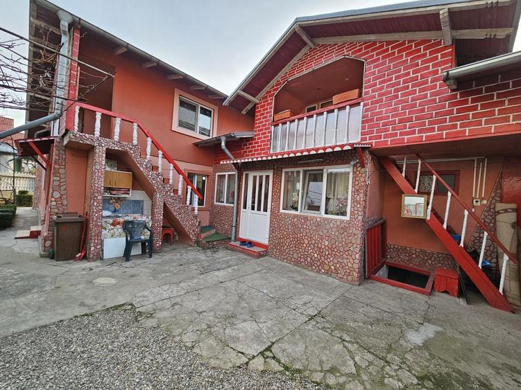 Casă cu 4 camere decomandat în Strejnicu
