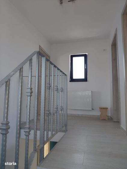 Casă cu 4 camere cu Teren 663 Mp în Aroneanu