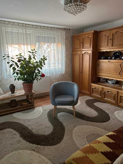Casă cu 3 camere decomandat în Decebal