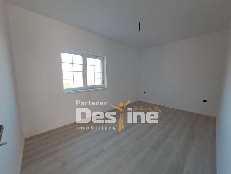Casă individuală cu 4 camere cu Canalizare în Valea Adâncă